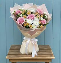 Букет цветов из:  Гвоздики, Орхидеи и Розы #REPLACE_PRED# Муезерском