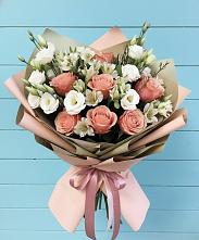 Букет цветов из:  Розы, Альстромерии и Лизиантусы в Муезерском