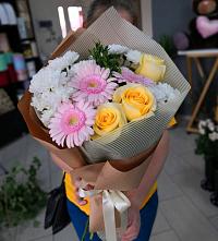 Букет цветов из:  Герберы, Розы и Хризантемы в Муезерском