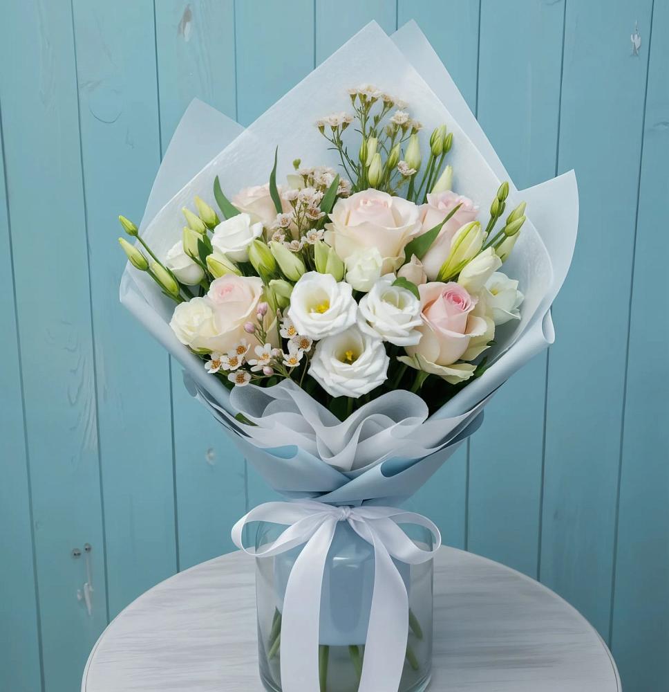 Букет цветов из: Розы и Лизиантусы в Муезерском