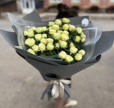 Букет Белые кустовые розы Солинеро в Муезерском