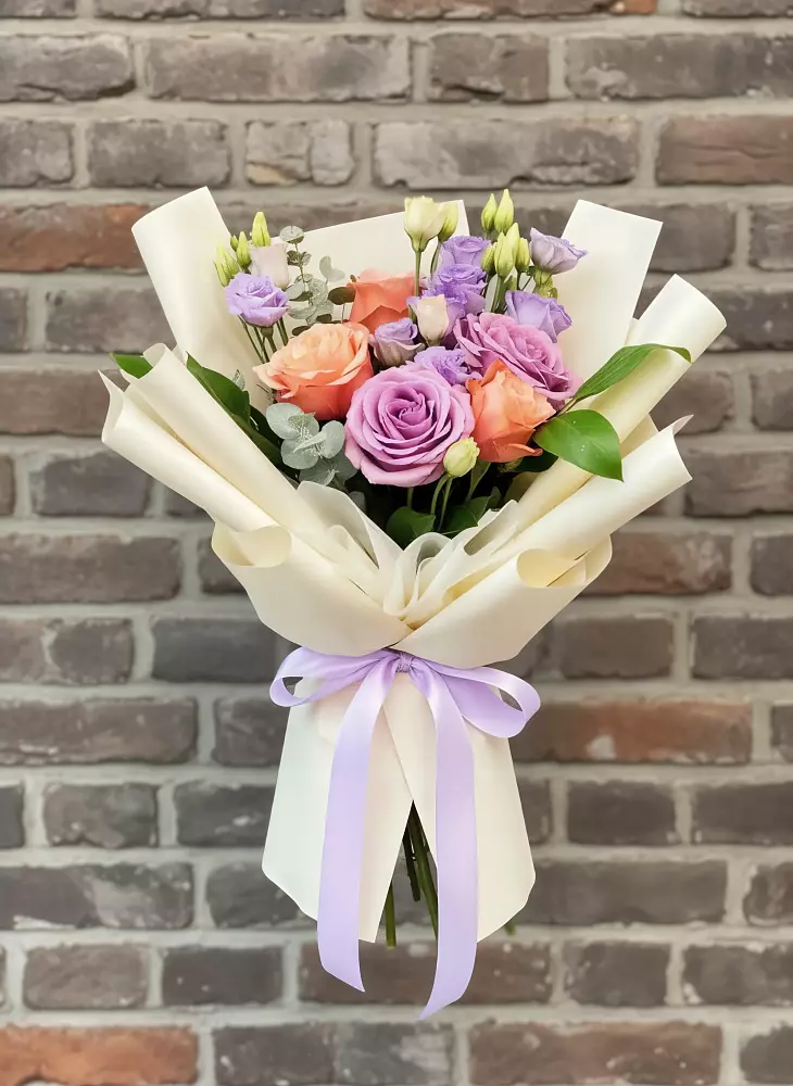 Букет цветов из: Лизиантусы и Розы в Муезерском