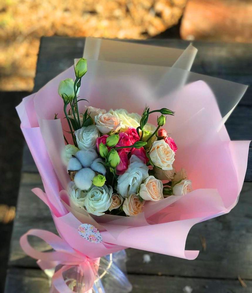 Букет цветов из: Розы и Лизиантусы в Муезерском