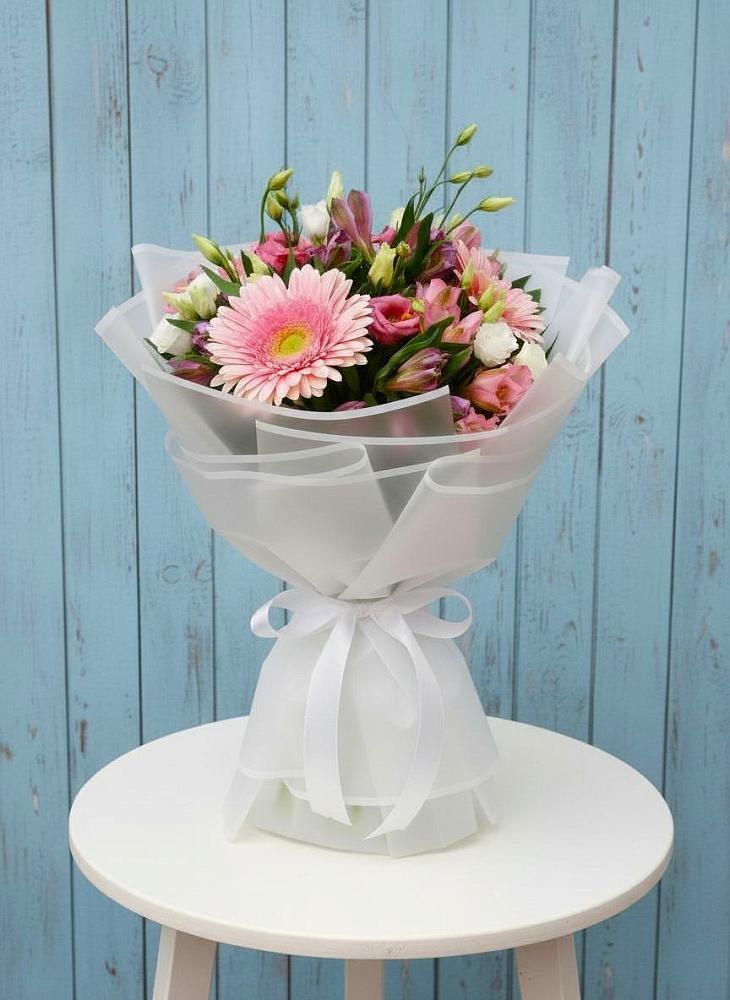 Букет цветов из: Герберы, Альстромерии и Лизиантусы в Муезерском