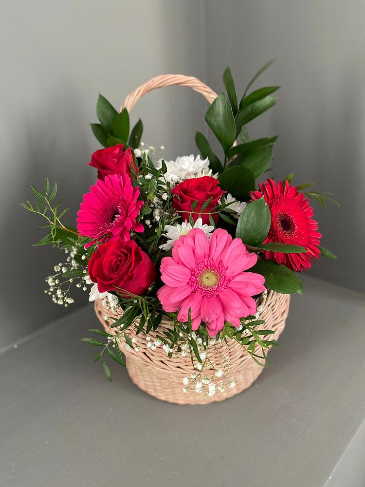 Цветочная композиция из Розы, Хризантемы и Герберы в корзине в Муезерском