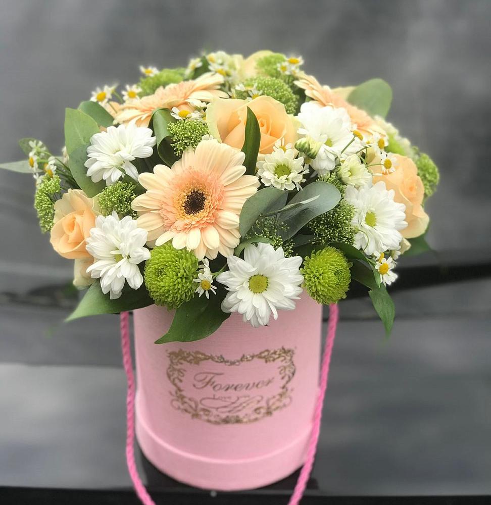 Цветочная композиция из Розы, Герберы и Хризантемы в шляпной коробке в Муезерском