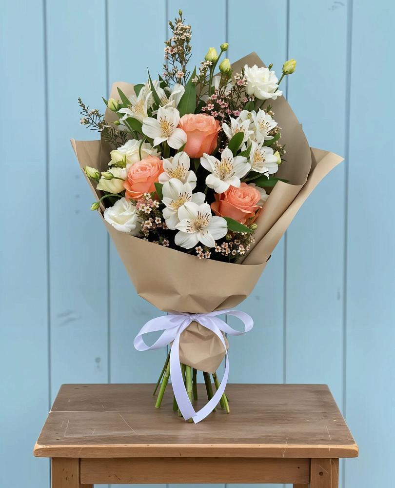 Букет цветов из: Альстромерии, Лизиантусы, Розы и Хризантемы в Муезерском